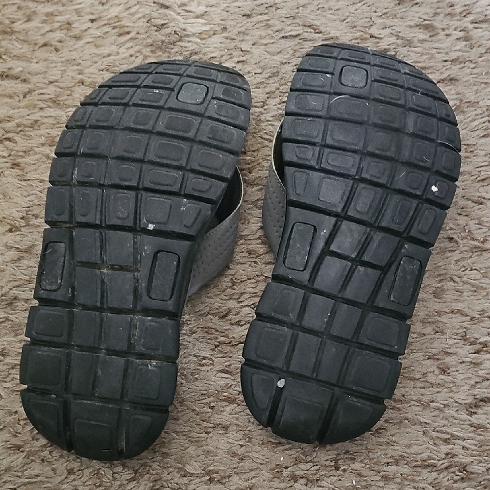 Hurley Flip Flops - Picture 3 of 3